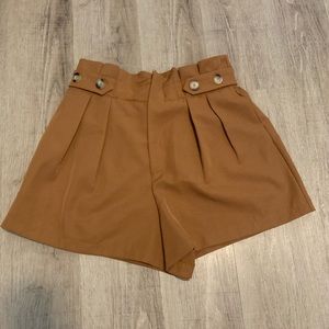Buttoned shorts